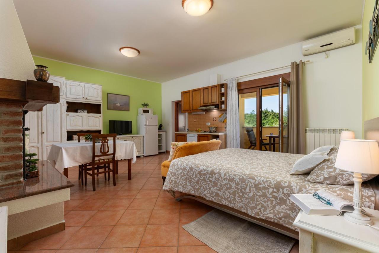 Apartments Terranova ロヴィニ エクステリア 写真