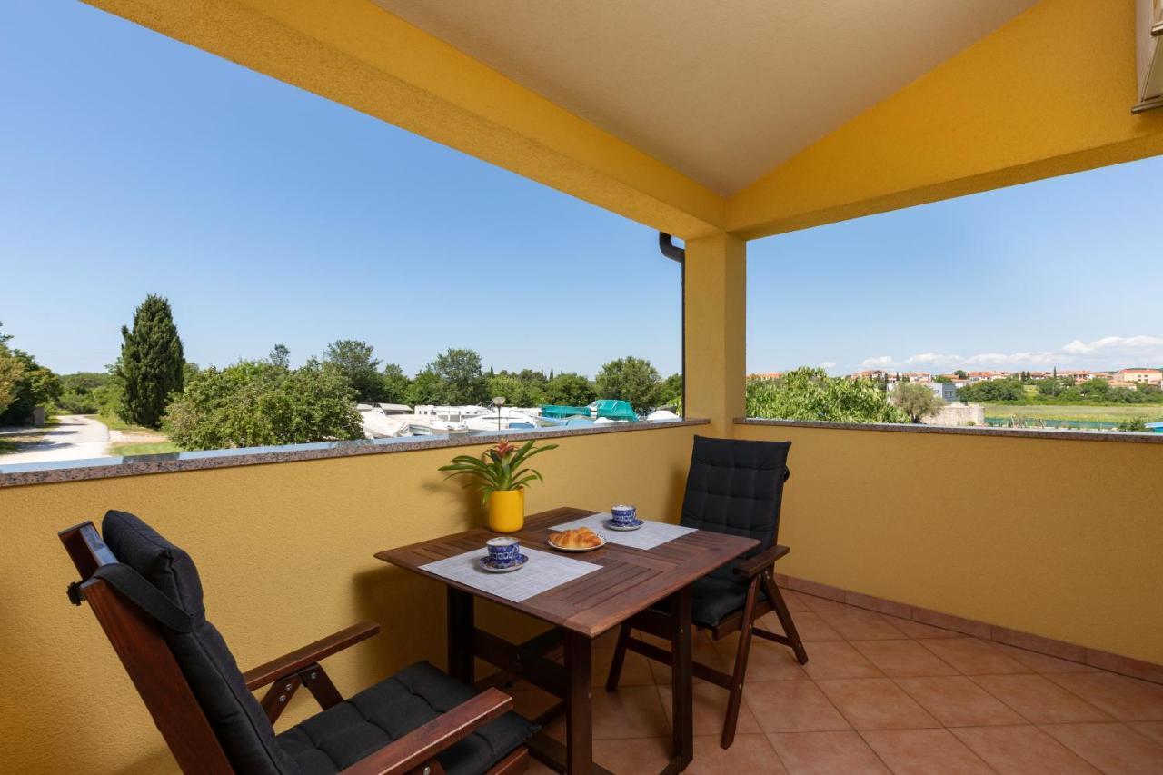 Apartments Terranova ロヴィニ エクステリア 写真
