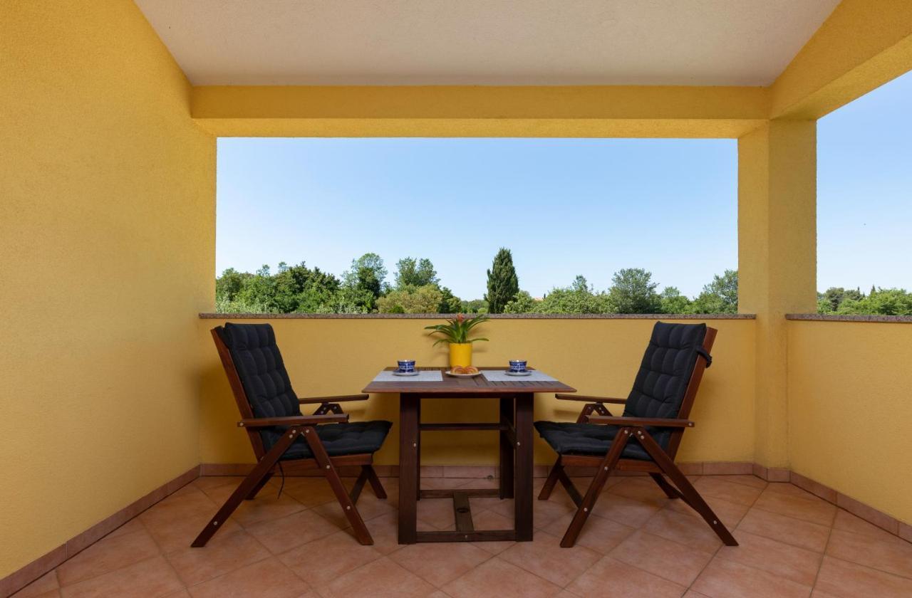 Apartments Terranova ロヴィニ エクステリア 写真