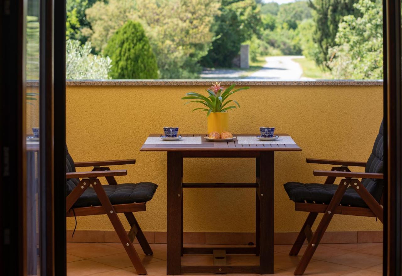 Apartments Terranova ロヴィニ エクステリア 写真