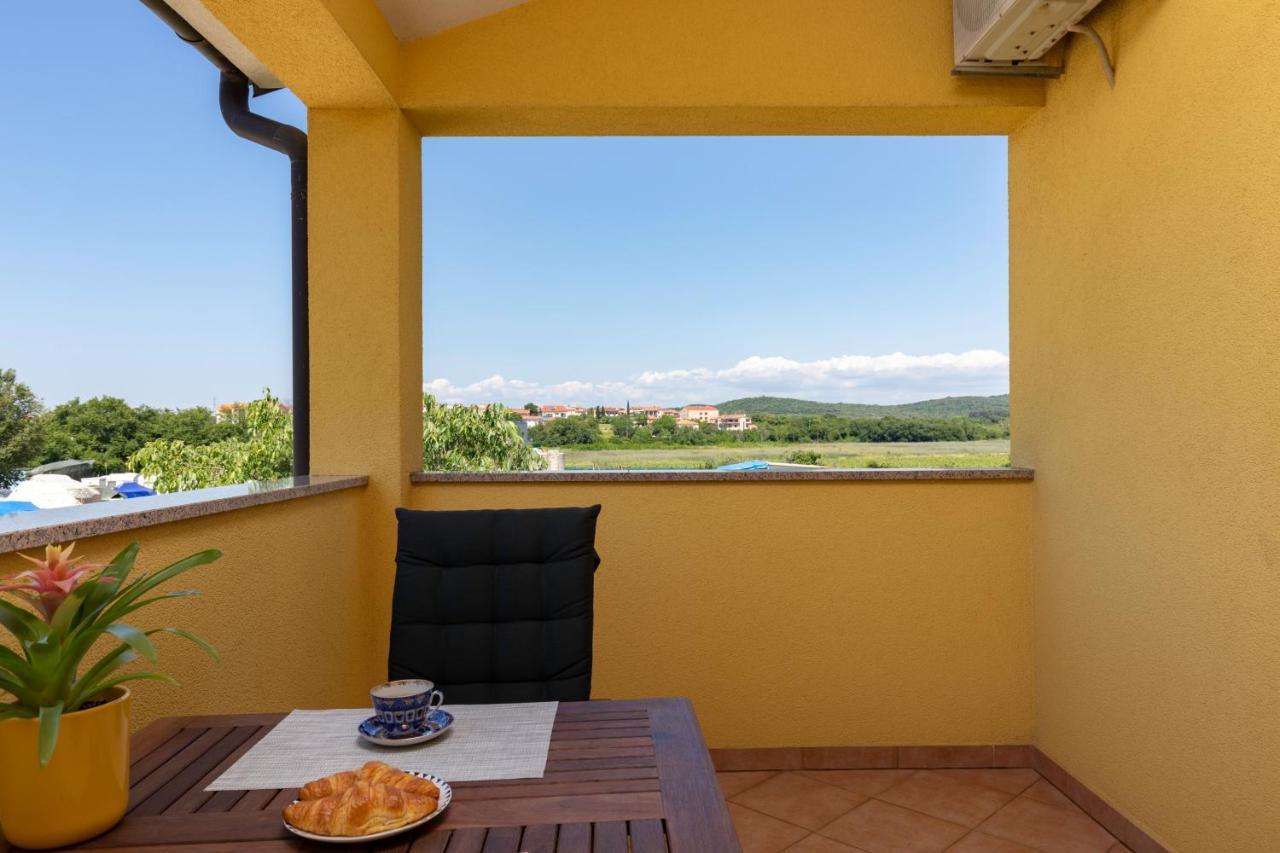 Apartments Terranova ロヴィニ エクステリア 写真