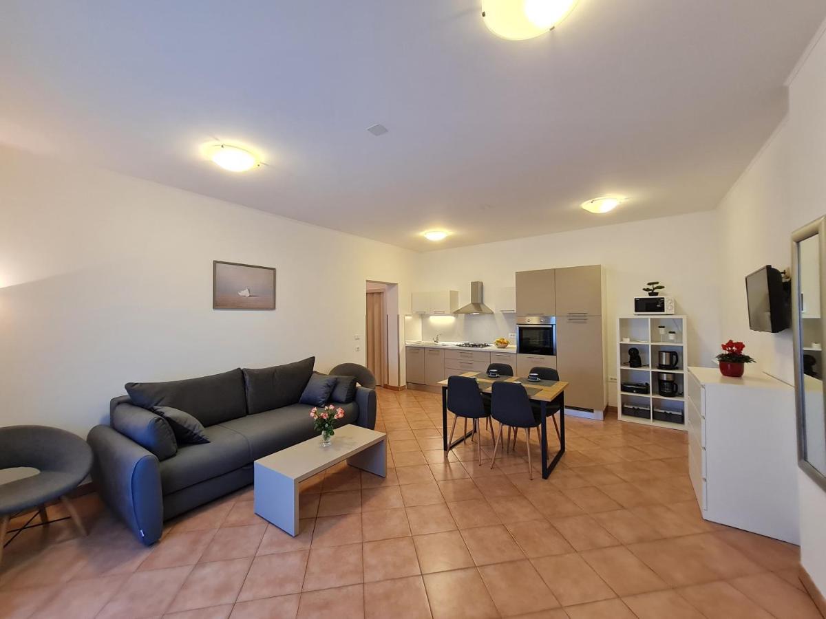 Apartments Terranova ロヴィニ エクステリア 写真
