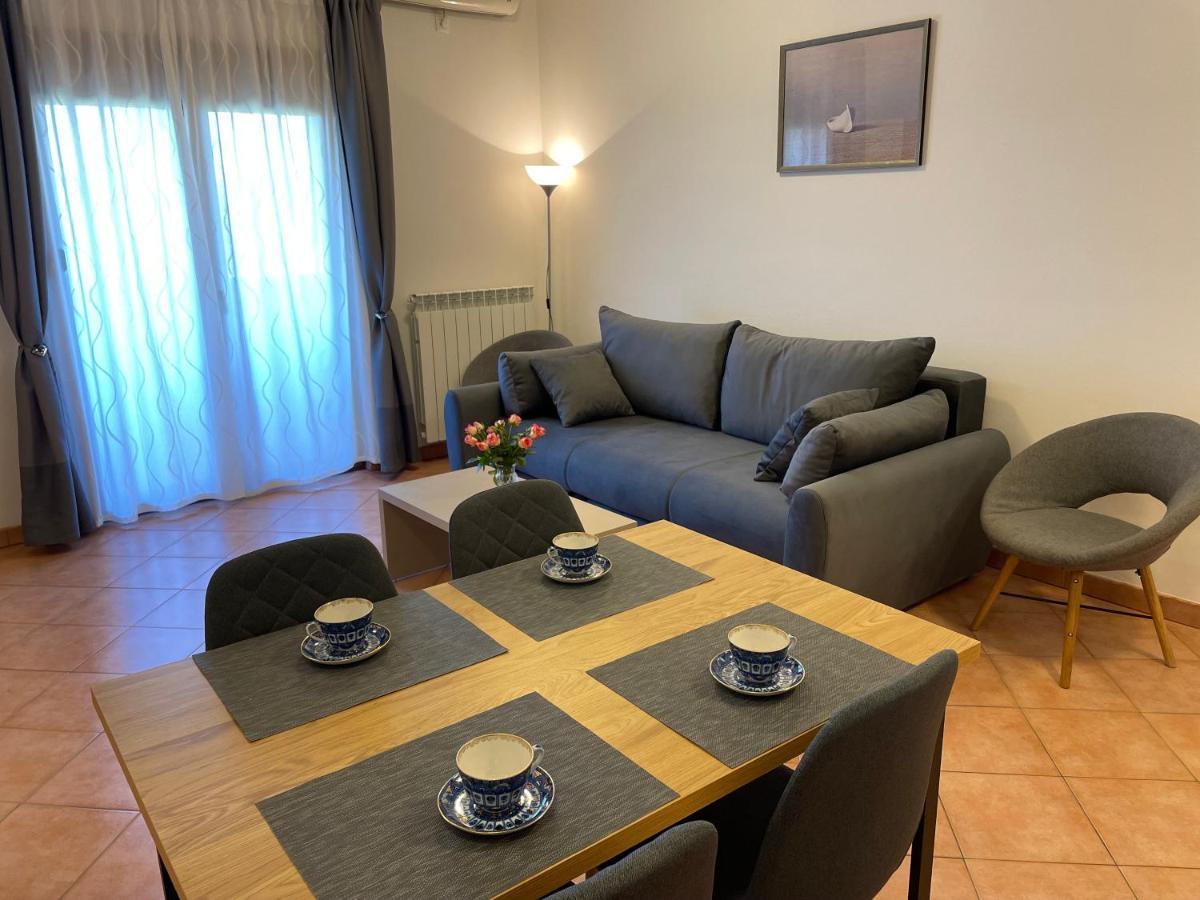 Apartments Terranova ロヴィニ エクステリア 写真