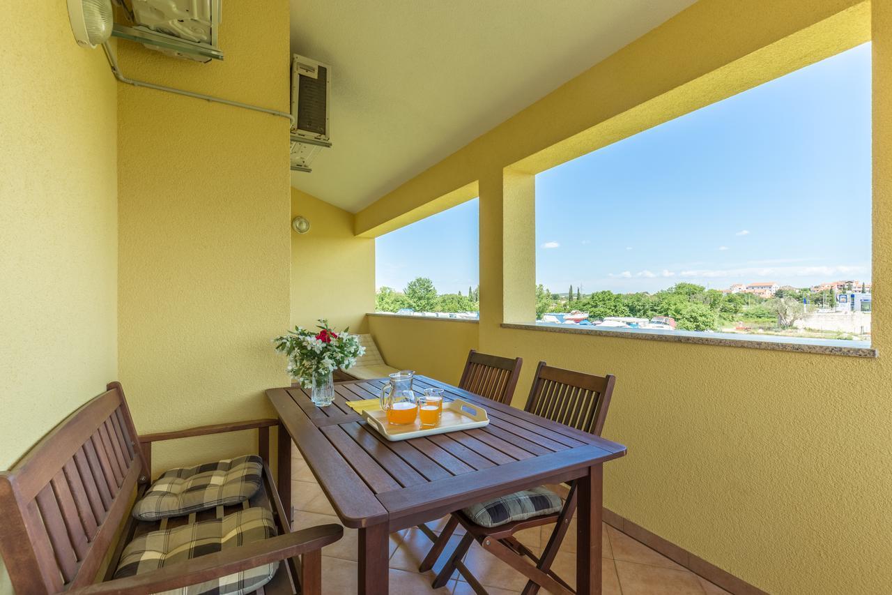 Apartments Terranova ロヴィニ エクステリア 写真