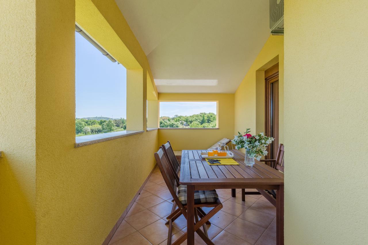 Apartments Terranova ロヴィニ エクステリア 写真