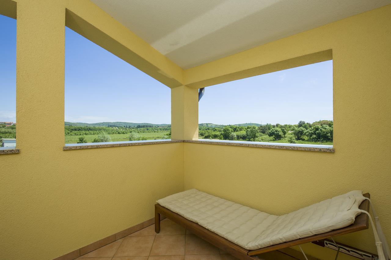 Apartments Terranova ロヴィニ エクステリア 写真