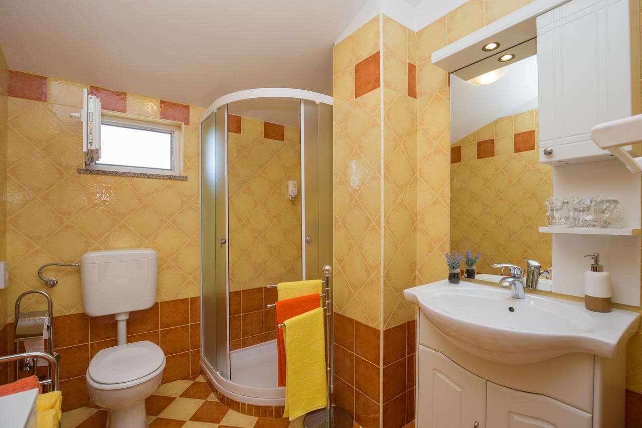 Apartments Terranova ロヴィニ エクステリア 写真