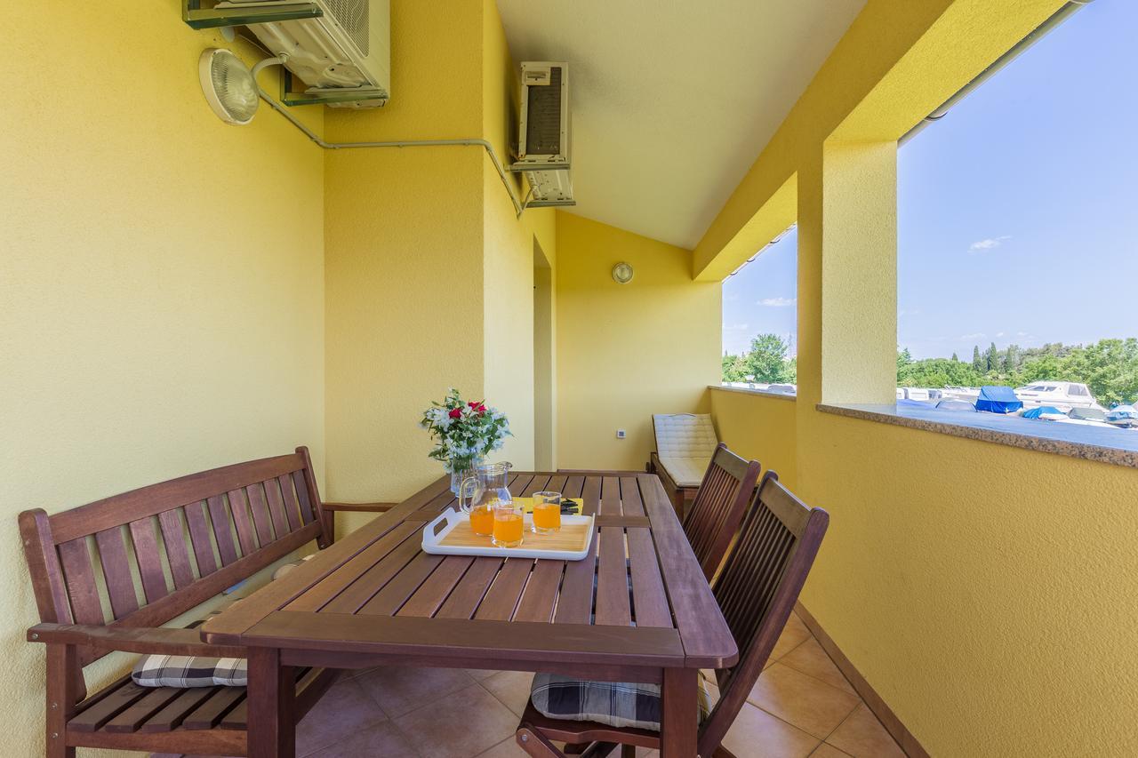 Apartments Terranova ロヴィニ エクステリア 写真