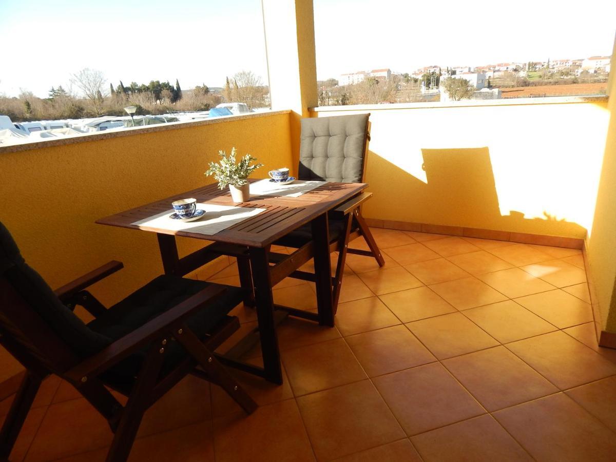Apartments Terranova ロヴィニ エクステリア 写真